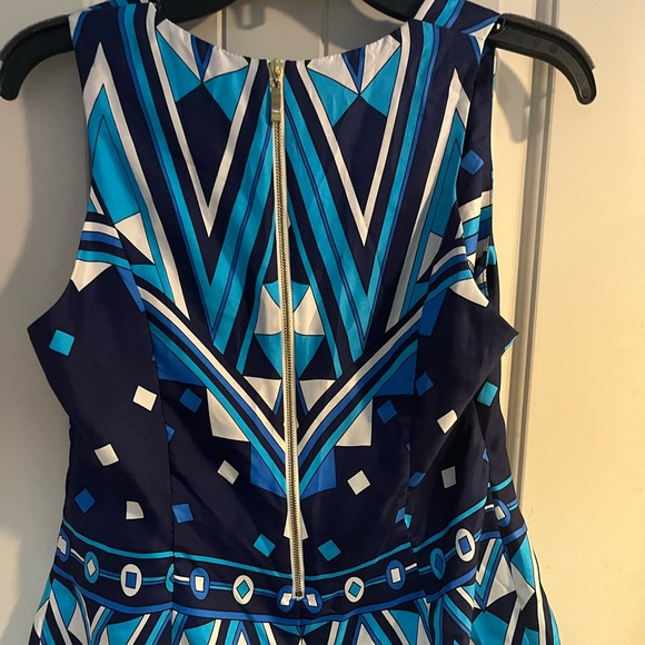 Julie Brown N Y C 100% Silk Blouse Gently Used Condition. Gold zipper up back. - Picture 3 of 7